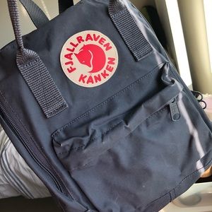 Mini Fjallraven Kanken Backpack (Graphite)